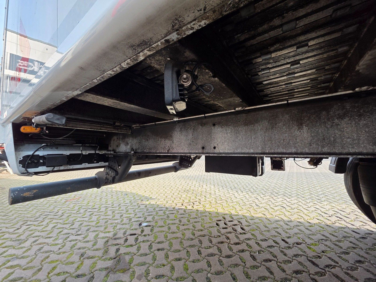 Walking floor semi-trailer Stas S300ZX /ADR Typ EX II, FL, OX, AT / 2 Liftachsen: picture 21