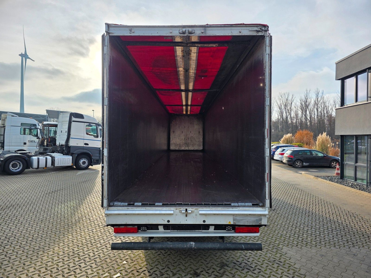 Walking floor semi-trailer Stas S300ZX /ADR Typ EX II, FL, OX, AT / 2 Liftachsen: picture 9