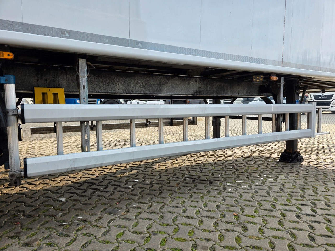 Walking floor semi-trailer Stas S300ZX /ADR Typ EX II, FL, OX, AT / 2 Liftachsen: picture 19