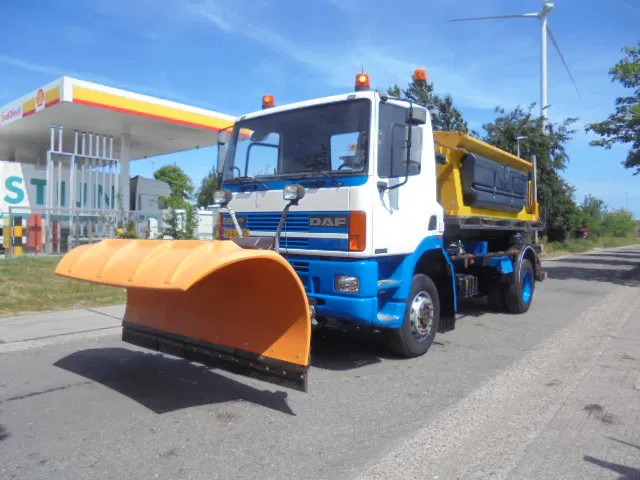 DAF 65.210 ATI 4X4 ZOUT + SNEEUW - Snow blower: picture 1 DAF 65.210 ATI 4X4 ZOUT + SNEEUW - Snow blower: picture 1