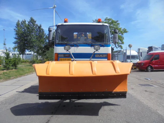 DAF 65.210 ATI 4X4 ZOUT + SNEEUW - Snow blower: picture 2 DAF 65.210 ATI 4X4 ZOUT + SNEEUW - Snow blower: picture 2