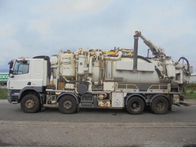 DAF CF 85.410 8X4 BLADGEVEERD - Vacuum truck: picture 2 DAF CF 85.410 8X4 BLADGEVEERD - Vacuum truck: picture 2