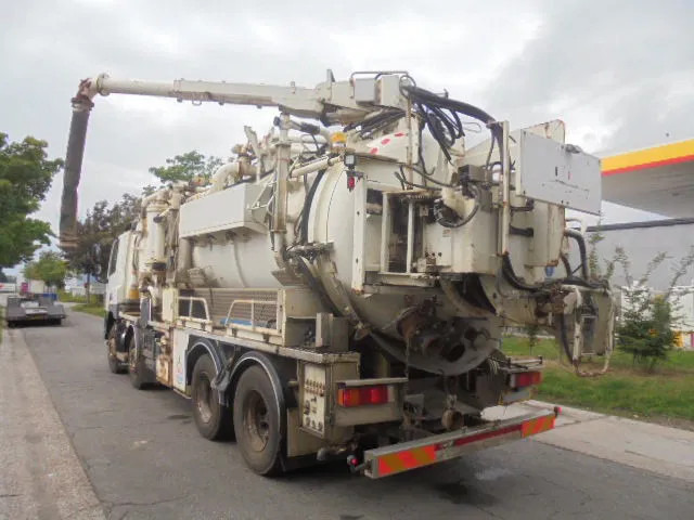 DAF CF 85.410 8X4 BLADGEVEERD - Vacuum truck: picture 3 DAF CF 85.410 8X4 BLADGEVEERD - Vacuum truck: picture 3