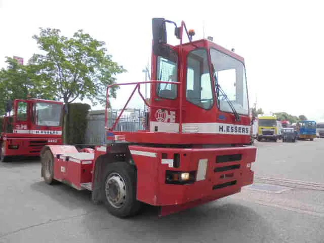 MOL YM225/4X2 40KM/H - Terminal tractor: picture 3 MOL YM225/4X2 40KM/H - Terminal tractor: picture 3
