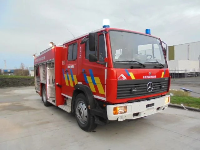 Mercedes-Benz 1124 F - Fire engine: picture 3 Mercedes-Benz 1124 F - Fire engine: picture 3