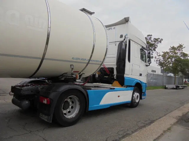 DAF XF 440 SUPER SPACE CAB NL TRUCK - Tractor unit: picture 3 DAF XF 440 SUPER SPACE CAB NL TRUCK - Tractor unit: picture 3