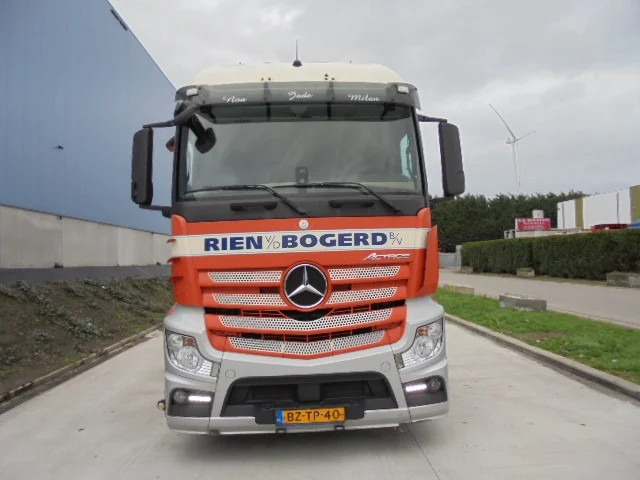 Mercedes-Benz Actros 1942 LS - Tractor unit: picture 2 Mercedes-Benz Actros 1942 LS - Tractor unit: picture 2