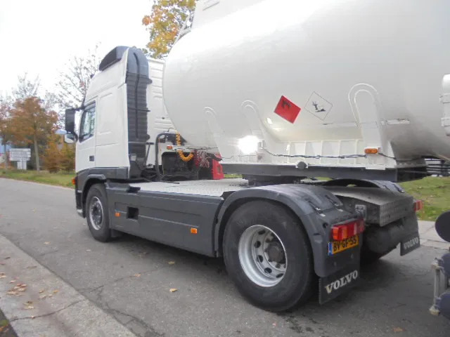 Volvo FM 400 GLOBETROTTER ADR NL TRUCK - Tractor unit: picture 4 Volvo FM 400 GLOBETROTTER ADR NL TRUCK - Tractor unit: picture 4
