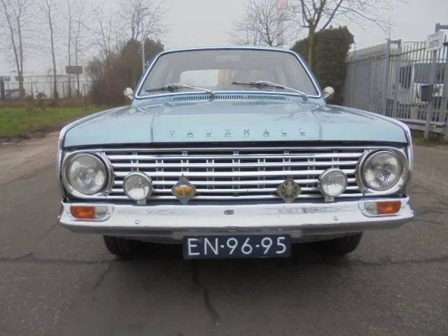 Vauxhall Victor 101 SUPER - Saloon car: picture 2 Vauxhall Victor 101 SUPER - Saloon car: picture 2
