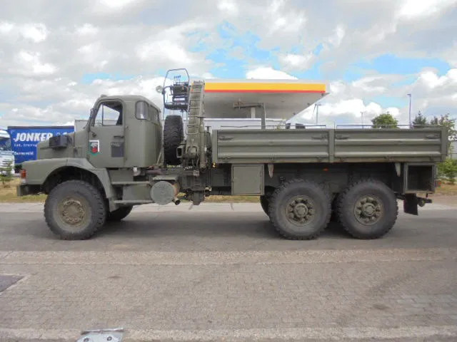 Dropside/ Flatbed truck, Crane truck Volvo N 10 6X6 L + FASSI 3X IN STOCK: picture 11