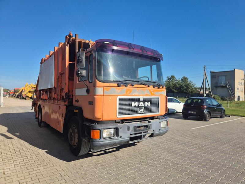 MAN 18.262 - Refuse truck: picture 3 MAN 18.262 - Refuse truck: picture 3