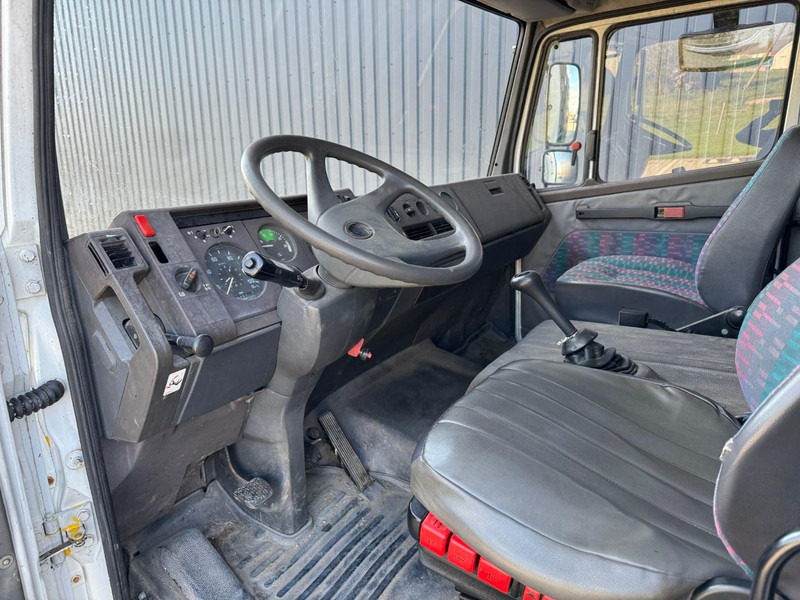 Mercedes-Benz 814 - Curtain side truck: picture 5 Mercedes-Benz 814 - Curtain side truck: picture 5