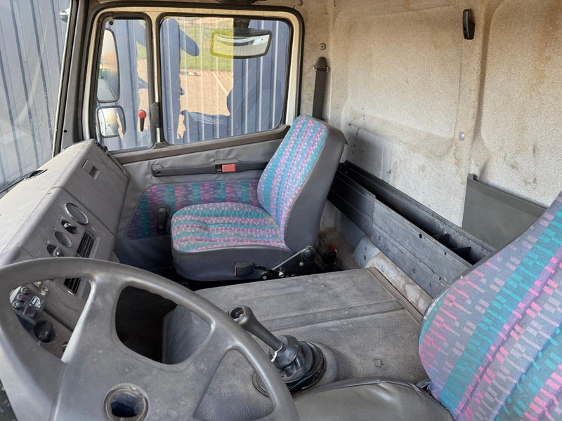 Curtain side truck Mercedes-Benz 814: picture 11