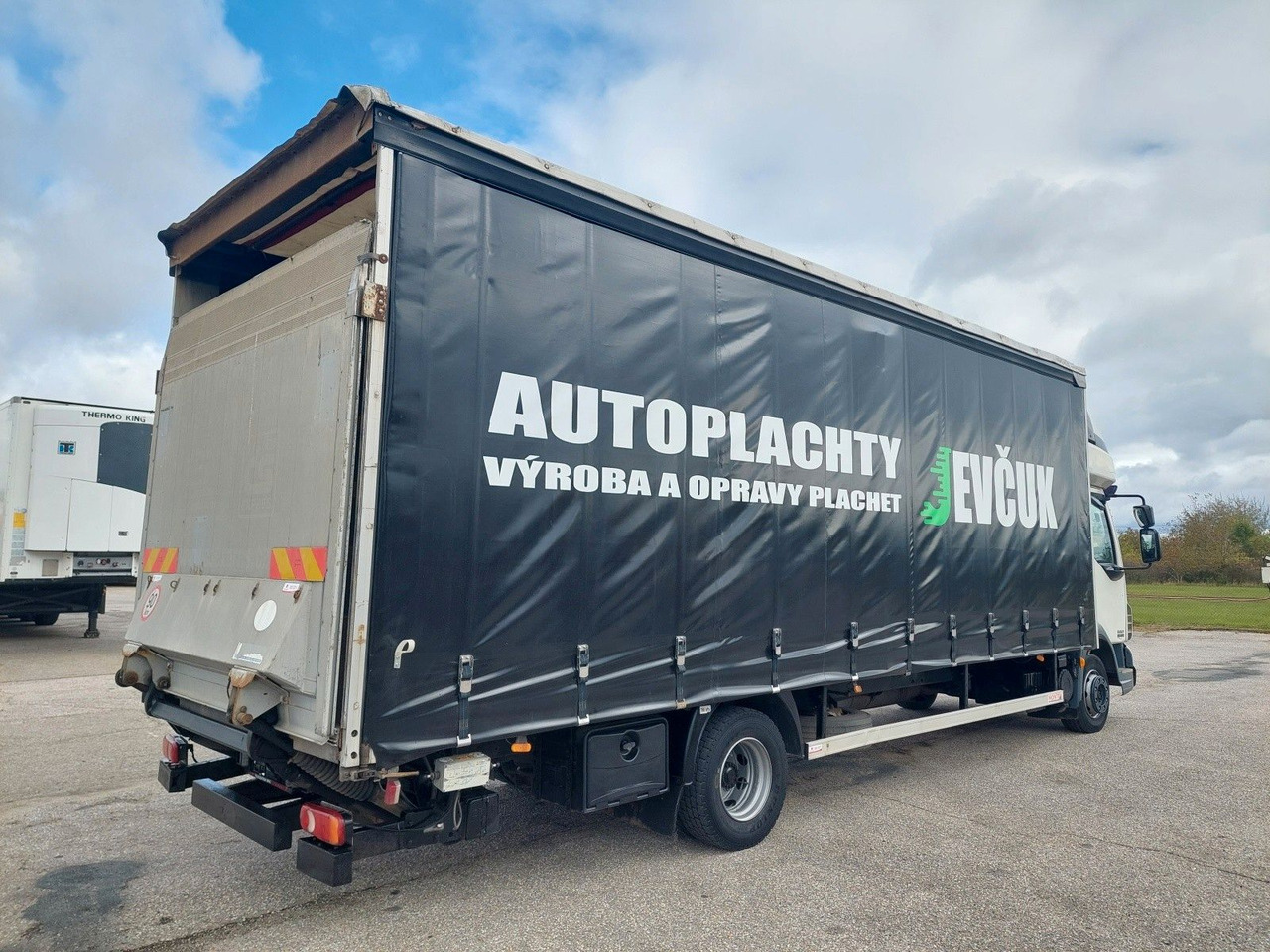 DAF FA LF 45.220 G12 4x2 - Curtain side truck: picture 4 DAF FA LF 45.220 G12 4x2 - Curtain side truck: picture 4