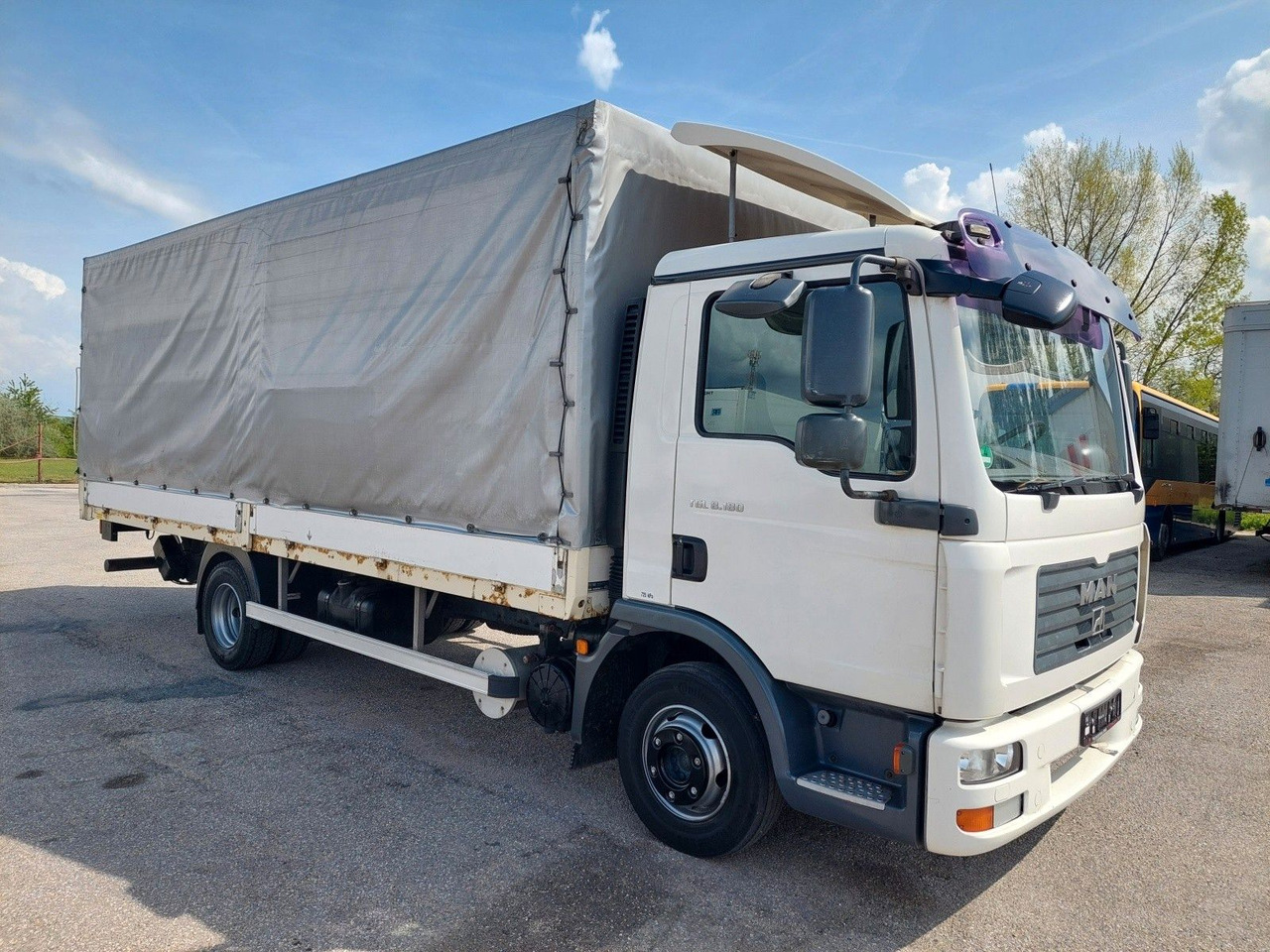 MAN TGL 8.180 4X2 BL - Curtain side truck: picture 2 MAN TGL 8.180 4X2 BL - Curtain side truck: picture 2