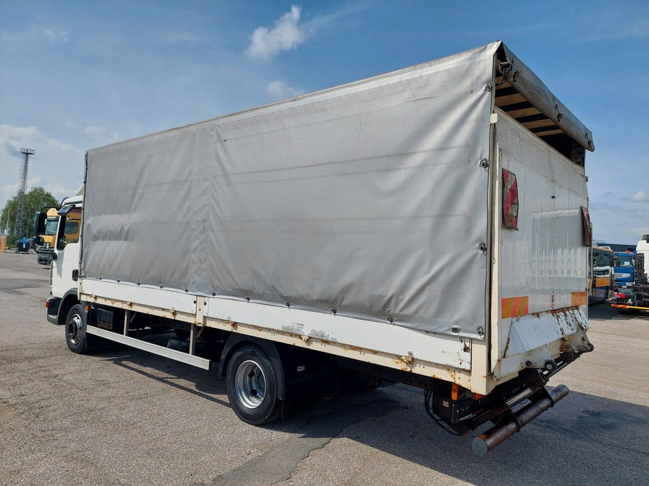 MAN TGL 8.180 4X2 BL - Curtain side truck: picture 3 MAN TGL 8.180 4X2 BL - Curtain side truck: picture 3