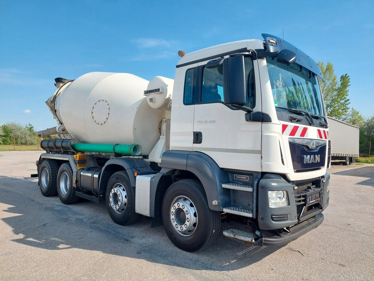 MAN TGS 32.400 8X4 BB Liebherr 9 m³ - Concrete mixer truck: picture 2 MAN TGS 32.400 8X4 BB Liebherr 9 m³ - Concrete mixer truck: picture 2