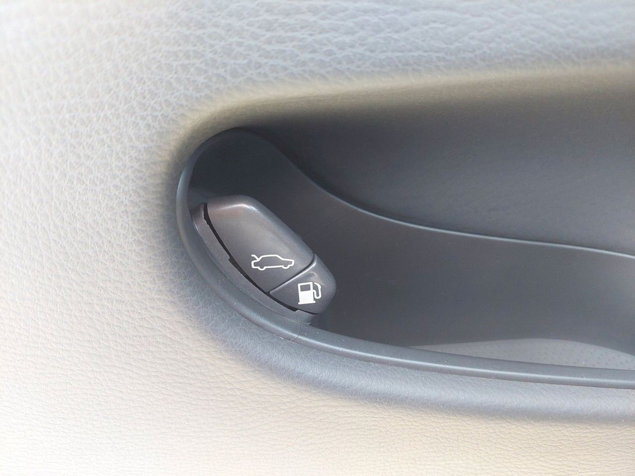 Convertible Volvo C70 Cabriolet 2.4 T: picture 43 Convertible Volvo C70 Cabriolet 2.4 T: picture 43