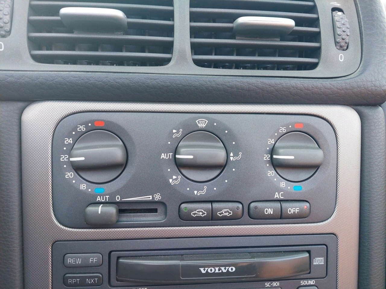 Convertible Volvo C70 Cabriolet 2.4 T: picture 32 Convertible Volvo C70 Cabriolet 2.4 T: picture 32