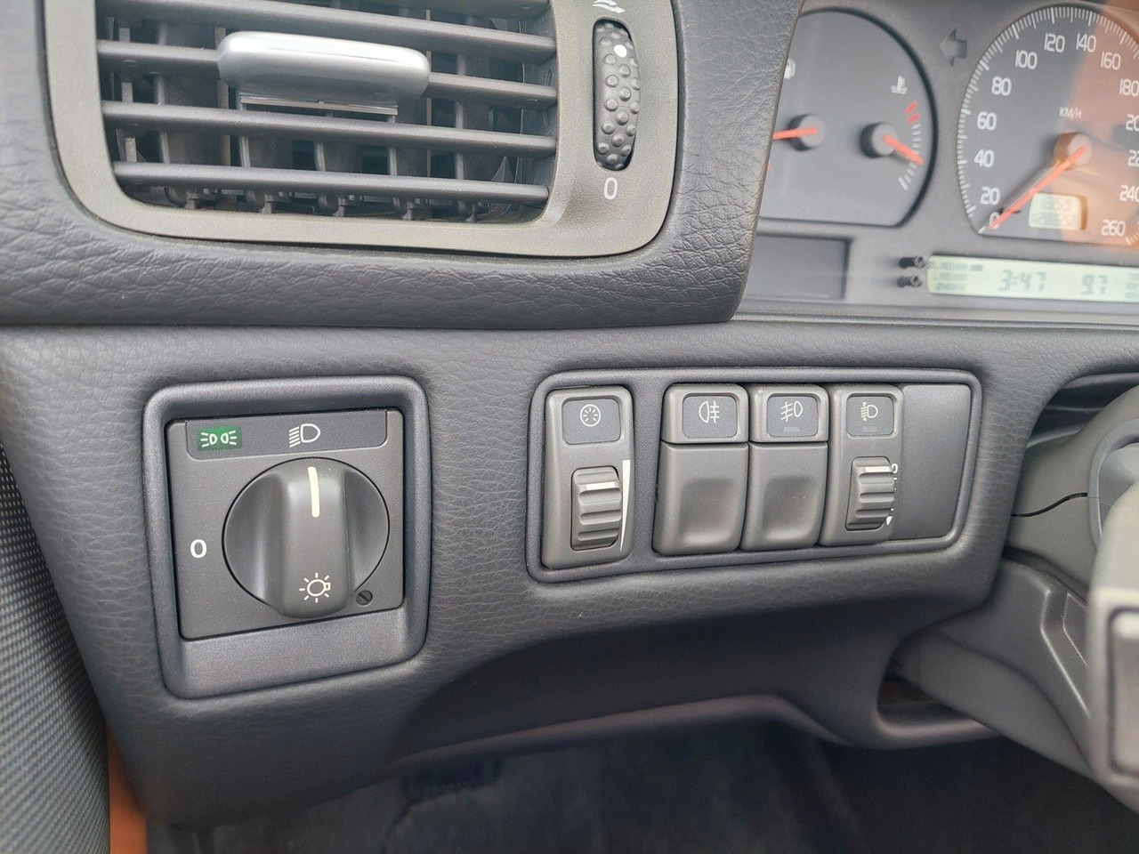 Convertible Volvo C70 Cabriolet 2.4 T: picture 38 Convertible Volvo C70 Cabriolet 2.4 T: picture 38