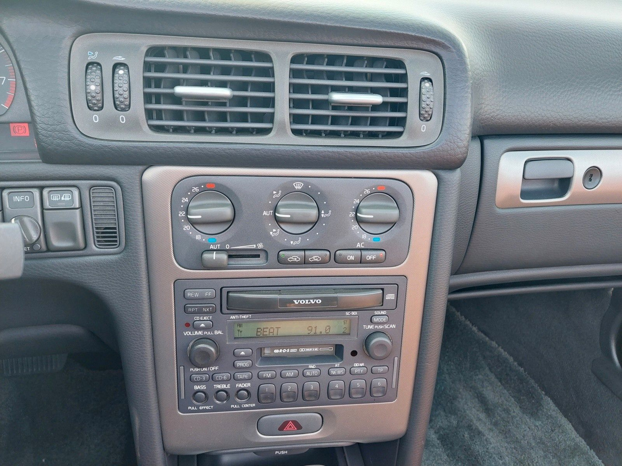 Convertible Volvo C70 Cabriolet 2.4 T: picture 31 Convertible Volvo C70 Cabriolet 2.4 T: picture 31