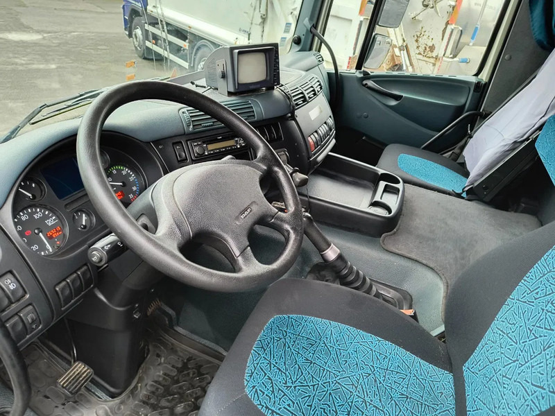 Interior photo 1: Leasing of DAF CF 65.220 CASE - D'HOLLANDIA 2000 KG - 269200 KM DAF CF 65.220 CASE - D'HOLLANDIA 2000 KG - 269200 KM