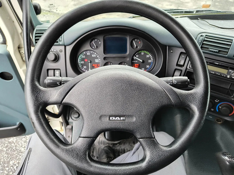 Interior photo 2: Leasing of DAF CF 65.220 CASE - D'HOLLANDIA 2000 KG - 269200 KM DAF CF 65.220 CASE - D'HOLLANDIA 2000 KG - 269200 KM