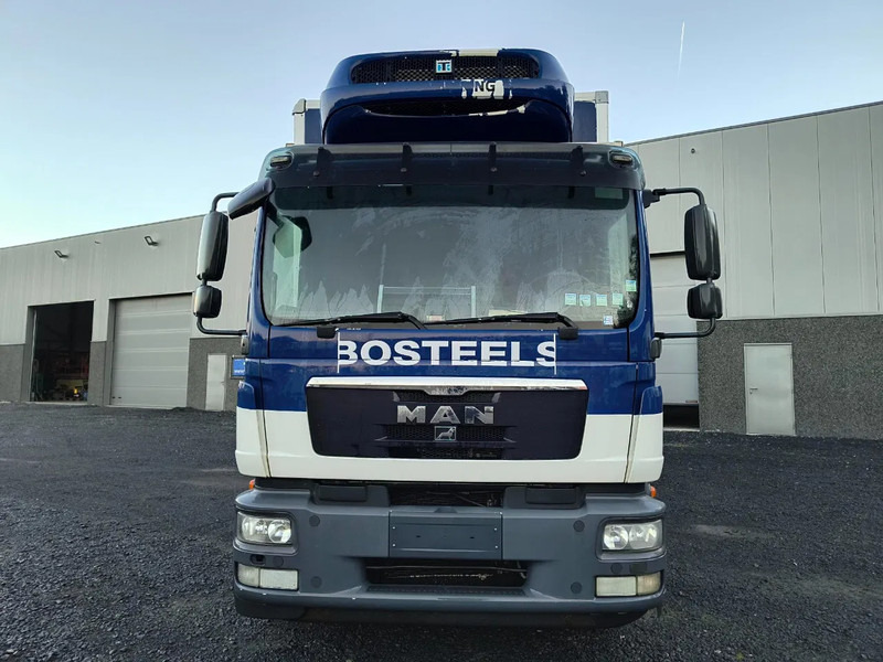 MAN TGM 18.250 2 COMPARTMENTS - 2000KG TAIL LIFT - PROBLEM COOLING UNIT - Refrigerated truck: picture 2 MAN TGM 18.250 2 COMPARTMENTS - 2000KG TAIL LIFT - PROBLEM COOLING UNIT - Refrigerated truck: picture 2