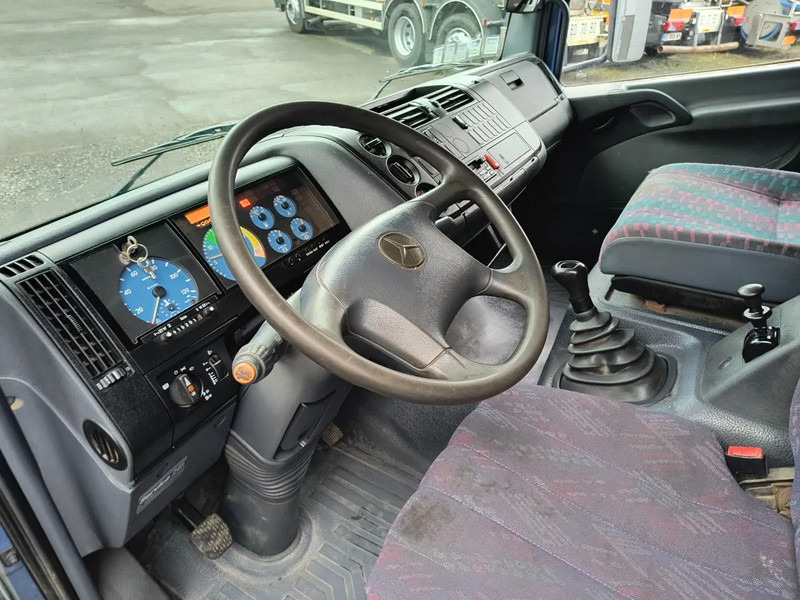 Interior photo 1: Leasing of Mercedes-Benz Atego 815 GARDEN - MATERIAL BOX - RAMPS Mercedes-Benz Atego 815 GARDEN - MATERIAL BOX - RAMPS