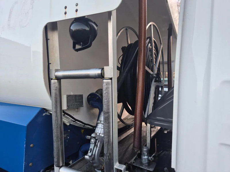 Tanker truck for transportation of fuel Scania P310 13500L CARBURANT / FUEL - 4 COMP: picture 15 Tanker truck for transportation of fuel Scania P310 13500L CARBURANT / FUEL - 4 COMP: picture 15