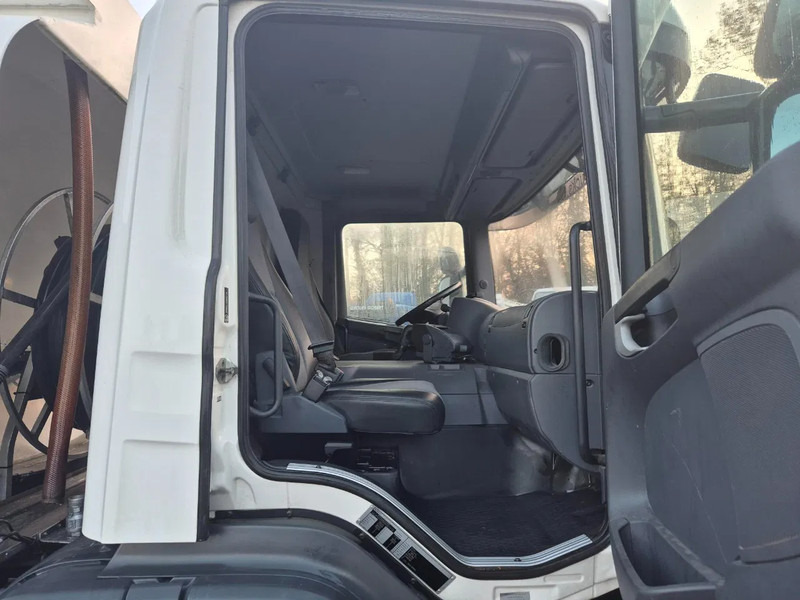 Tanker truck for transportation of fuel Scania P310 13500L CARBURANT / FUEL - 4 COMP: picture 14 Tanker truck for transportation of fuel Scania P310 13500L CARBURANT / FUEL - 4 COMP: picture 14
