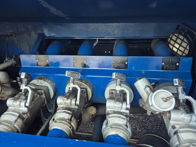 Tanker truck for transportation of fuel Scania P310 13500L CARBURANT / FUEL - 4 COMP: picture 16 Tanker truck for transportation of fuel Scania P310 13500L CARBURANT / FUEL - 4 COMP: picture 16