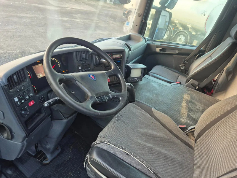 Tanker truck for transportation of fuel Scania P310 13500L CARBURANT / FUEL - 4 COMP: picture 9 Tanker truck for transportation of fuel Scania P310 13500L CARBURANT / FUEL - 4 COMP: picture 9