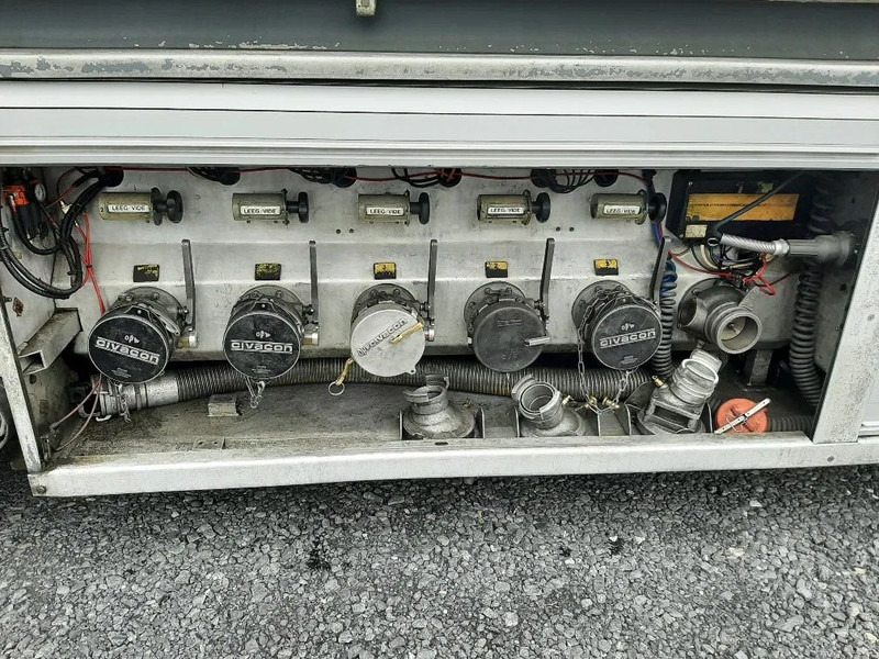 Tanker semi-trailer for transportation of fuel Stokota FUEL TANK 42000 L - 5 COMPARTMENTS: picture 6