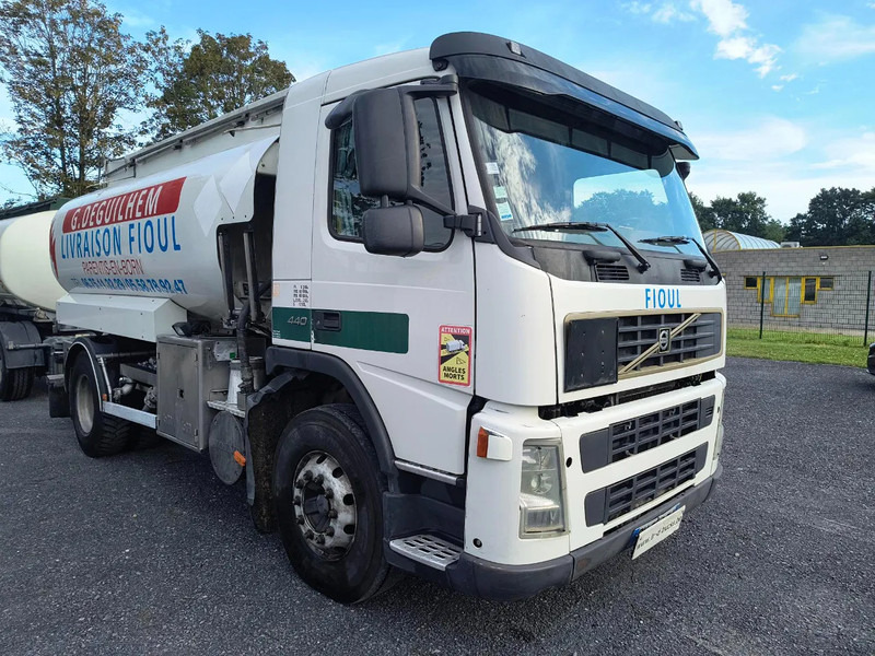 Volvo FM 440 13000L FUEL / CARBURANT - 4 COMP - Tanker truck: picture 3 Volvo FM 440 13000L FUEL / CARBURANT - 4 COMP - Tanker truck: picture 3