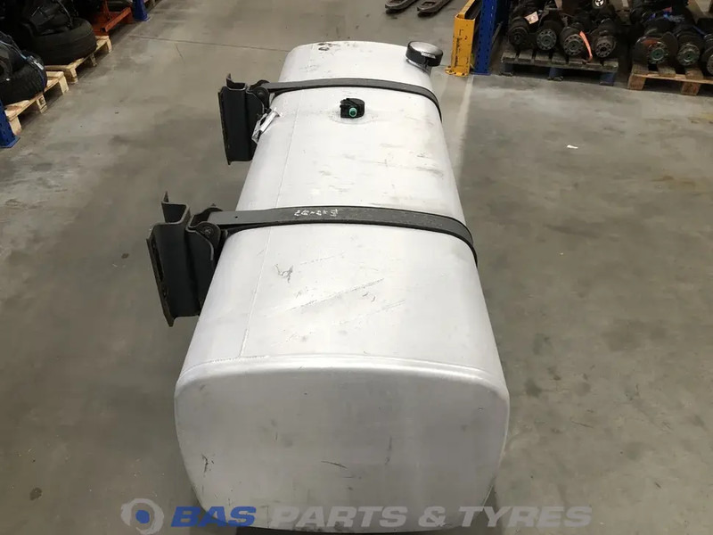 DAF Brandstoftank DAF 690 Liter 1945569 - Fuel tank for Truck: picture 4 DAF Brandstoftank DAF 690 Liter 1945569 - Fuel tank for Truck: picture 4