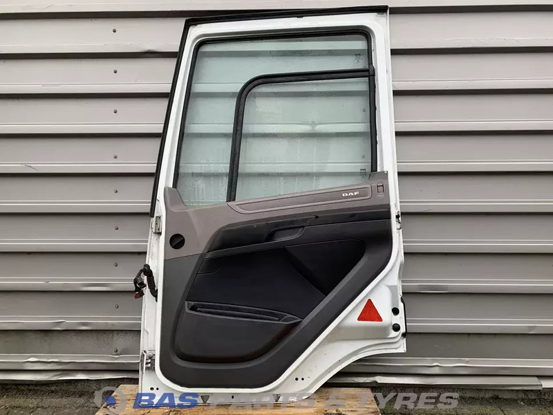 DAF CF (Meerdere types) Portier Rechts DAF 1355334 - Door and parts for Truck: picture 2 DAF CF (Meerdere types) Portier Rechts DAF 1355334 - Door and parts for Truck: picture 2