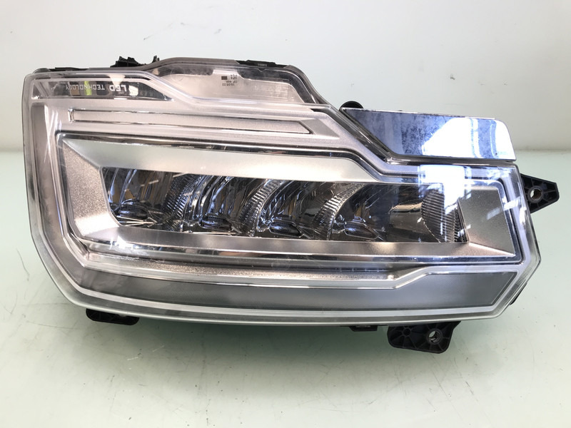DAF XF G2 - Headlight for Truck: picture 1 DAF XF G2 - Headlight for Truck: picture 1