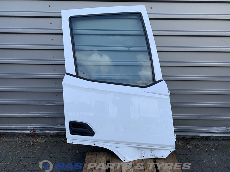DAF XF G2 Portier Rechts DAF 2197012 - Door and parts for Truck: picture 1 DAF XF G2 Portier Rechts DAF 2197012 - Door and parts for Truck: picture 1