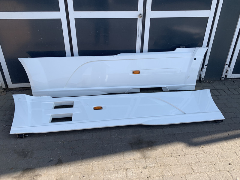 DAF XF106 Sideskirt Set DAF 1903109 - Body and exterior for Truck: picture 1 DAF XF106 Sideskirt Set DAF 1903109 - Body and exterior for Truck: picture 1