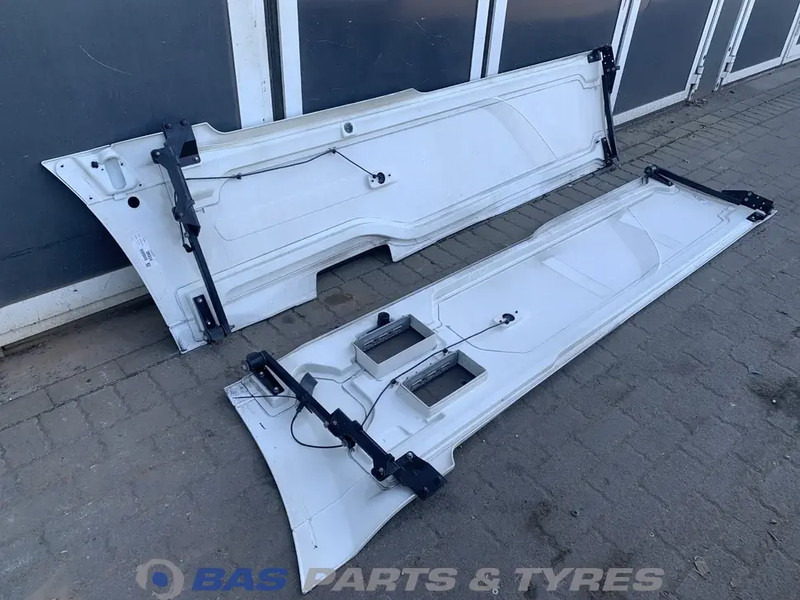 DAF XF106 Sideskirt Set DAF 1903109 - Body and exterior for Truck: picture 5 DAF XF106 Sideskirt Set DAF 1903109 - Body and exterior for Truck: picture 5