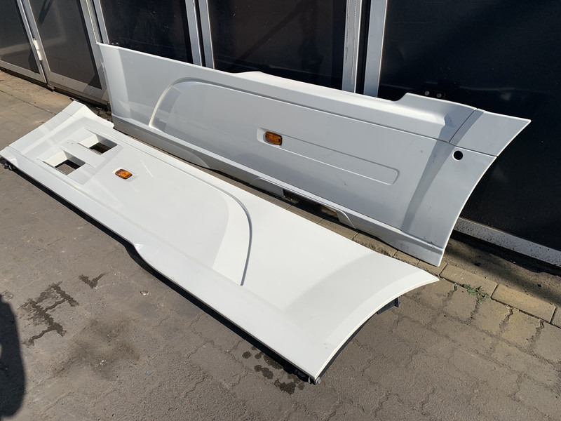 DAF XF106 Sideskirt Set DAF 1903109 - Body and exterior for Truck: picture 3 DAF XF106 Sideskirt Set DAF 1903109 - Body and exterior for Truck: picture 3
