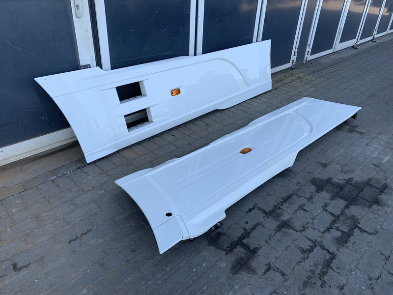 DAF XF106 Sideskirt Set DAF 1903109 - Body and exterior for Truck: picture 3 DAF XF106 Sideskirt Set DAF 1903109 - Body and exterior for Truck: picture 3