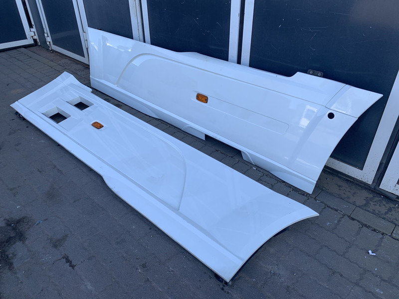 DAF XF106 Sideskirt Set DAF 1903109 - Body and exterior for Truck: picture 3 DAF XF106 Sideskirt Set DAF 1903109 - Body and exterior for Truck: picture 3