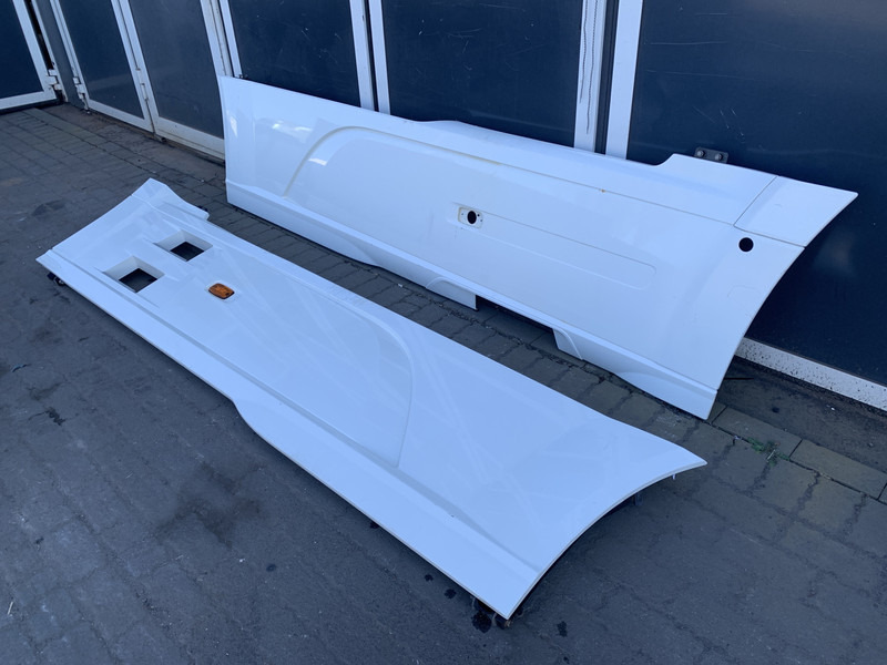 DAF XF106 Sideskirt Set DAF 1903109 - Body and exterior for Truck: picture 3 DAF XF106 Sideskirt Set DAF 1903109 - Body and exterior for Truck: picture 3