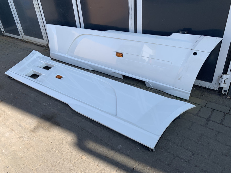 DAF XF106 Sideskirt Set DAF 1903109 - Body and exterior for Truck: picture 3 DAF XF106 Sideskirt Set DAF 1903109 - Body and exterior for Truck: picture 3