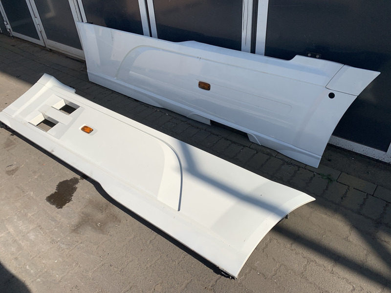 DAF XF106 Sideskirt Set DAF 1903109 - Body and exterior for Truck: picture 3 DAF XF106 Sideskirt Set DAF 1903109 - Body and exterior for Truck: picture 3