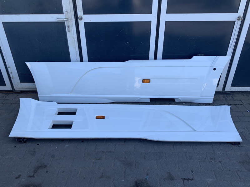 DAF XF106 Sideskirt Set DAF 1903109 - Body and exterior for Truck: picture 1 DAF XF106 Sideskirt Set DAF 1903109 - Body and exterior for Truck: picture 1