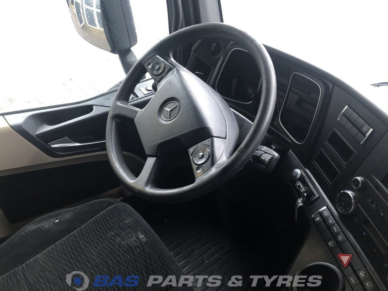 Mercedes-Benz Actros MP4 Mercedes ClassicSpace L-cab L2H1 A 000 600 10 05 - Cab and interior for Truck: picture 5 Mercedes-Benz Actros MP4 Mercedes ClassicSpace L-cab L2H1 A 000 600 10 05 - Cab and interior for Truck: picture 5
