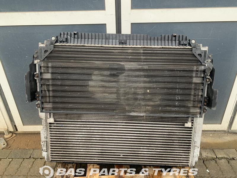Mercedes-Benz Actros MP4 - Radiator for Truck: picture 2 Mercedes-Benz Actros MP4 - Radiator for Truck: picture 2